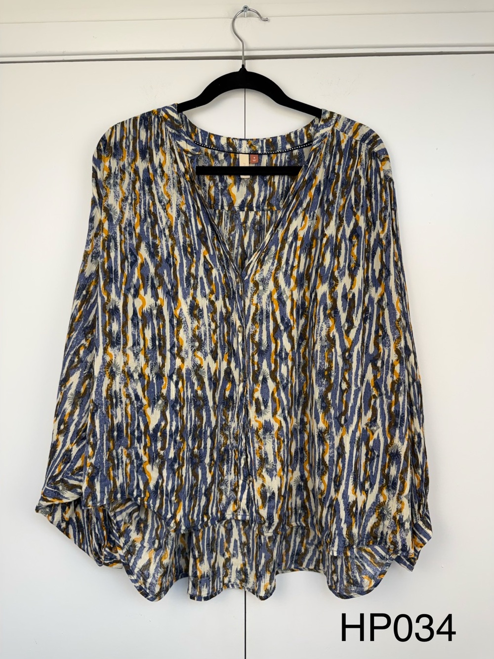 Pilcro Anthropologie Sidney Batwing Blouse Medium Blue Orange Abstract